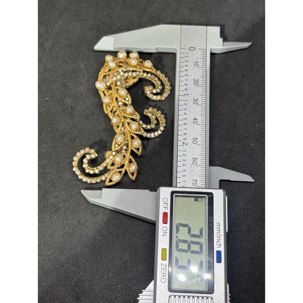 Vintage Miriam Haskell Signed Gold Tone Pearl Filigree Feather Scroll Brooch Pin - Picture 7 of 9